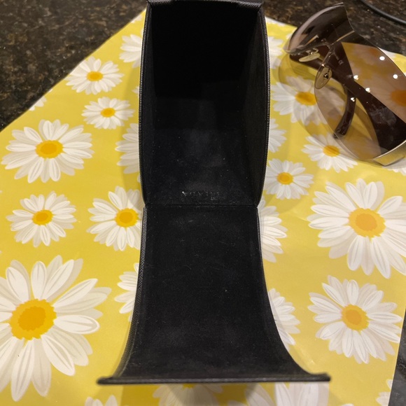 Prada Black Sunglasses SPR041 with Prada Hard Case - Picture 7 of 9